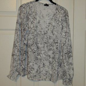 Worthington XS Black and White V-Neck Blouse